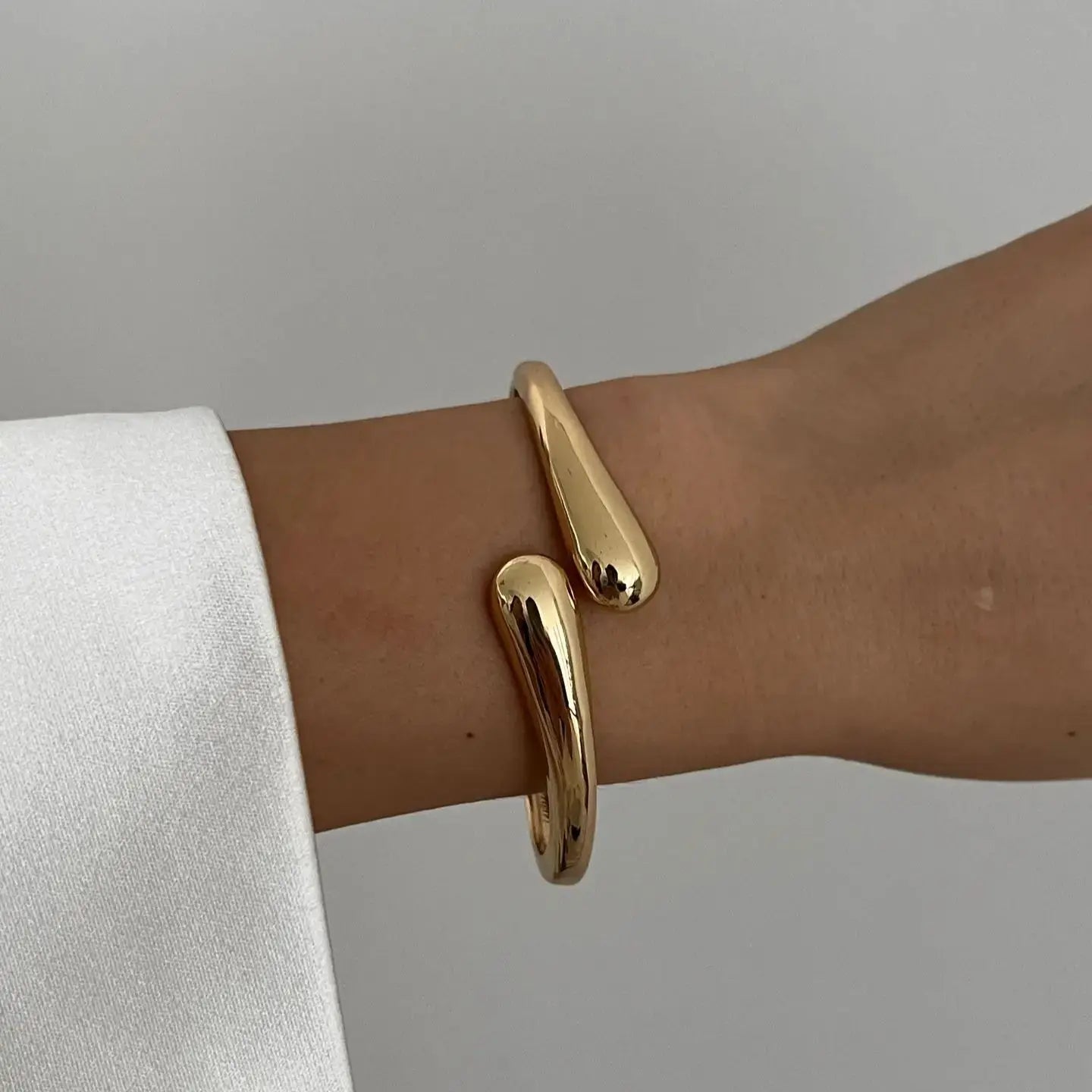 Bracelets manchettes en métal pour femme