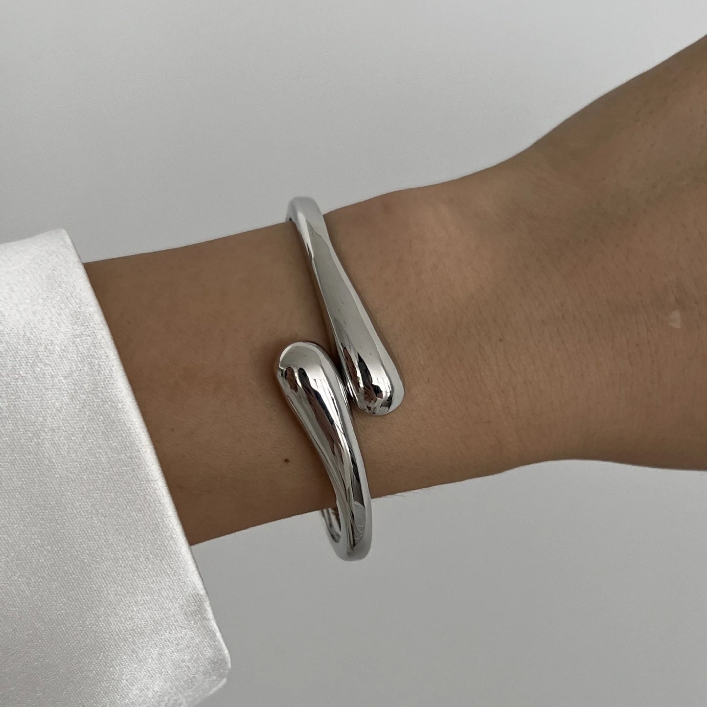 Bracelets manchettes en métal pour femme