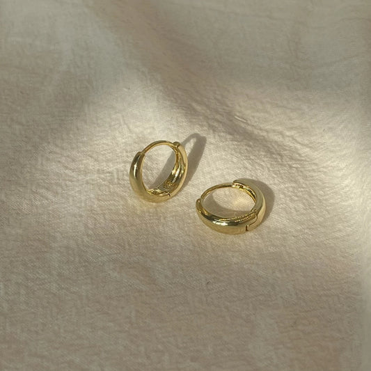 Boucles d'oreilles créoles minimalistes pour femme